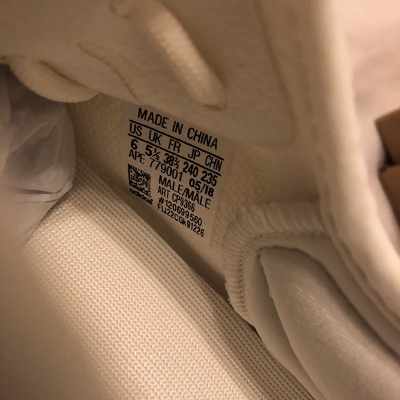 Brand new yeezy boost 350 NWT triple white - Picture 3 of 5